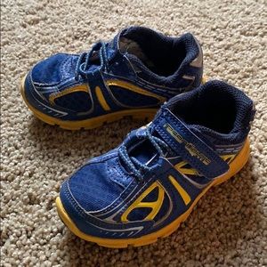 Toddler boy shoes 6.5W